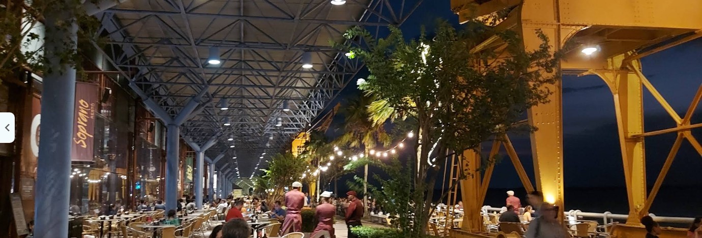 Estação das Docas à noite